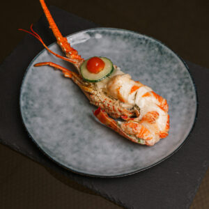 DEMI LANGOUSTE DES MERS DU SUD À LA PARISIENNE