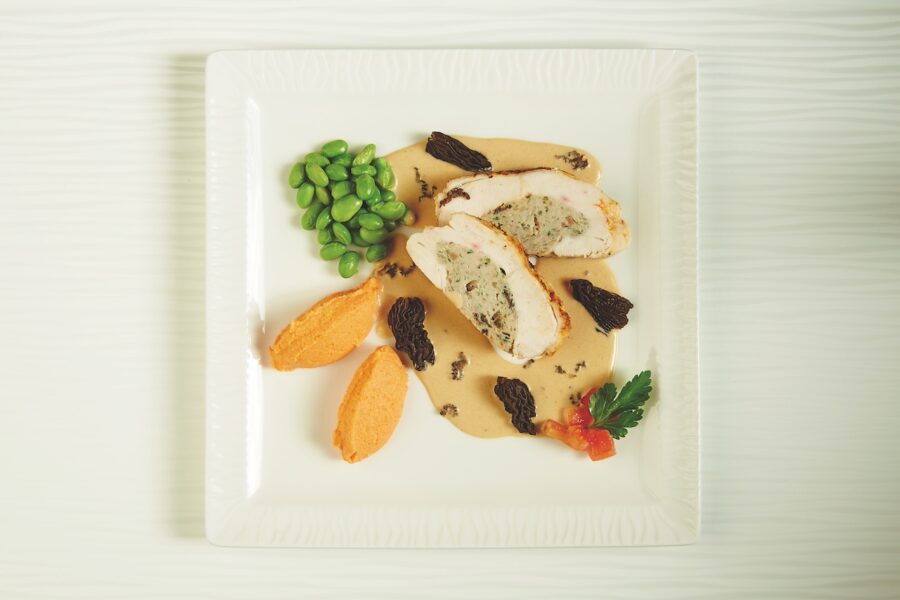 SUPRÊME DE CHAPON FERMIER FARCI AUX MORILLES